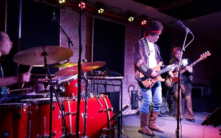 Stanley Jordan plays Jimi